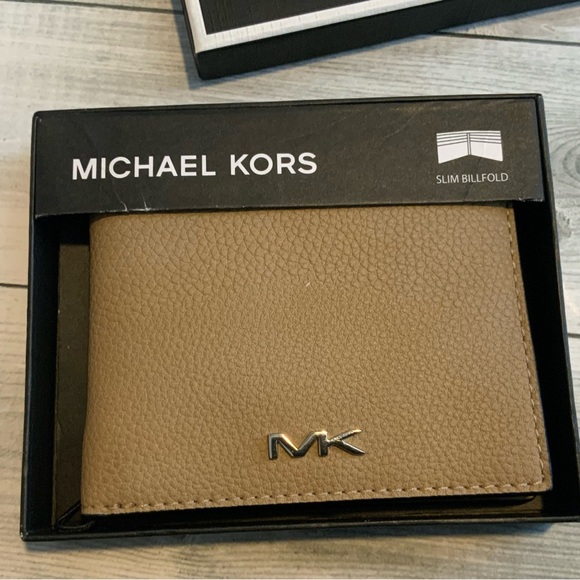 Michael Kors Malone Slim Billfold Wallet in Camel - Picture 4 of 5